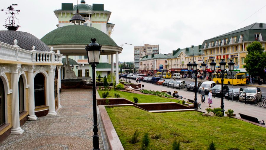 Рівне